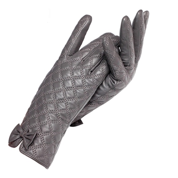 Leather Quilted Cashmere The Ashley Gloves - Picture 4 of 8